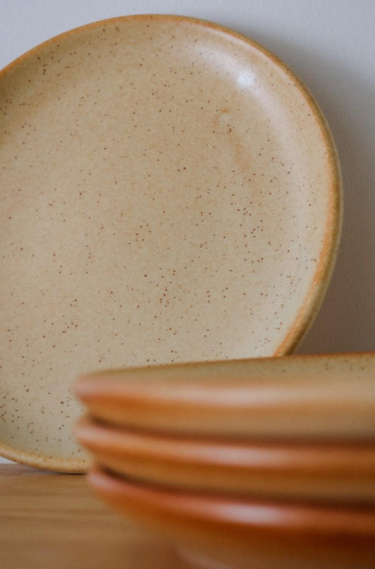 Studio Coupe 21cm Plate - Cinnamon Glaze