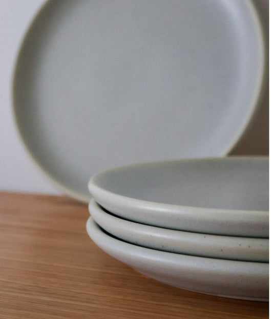 Studio Coupe 21cm Plate - Oyster Glaze