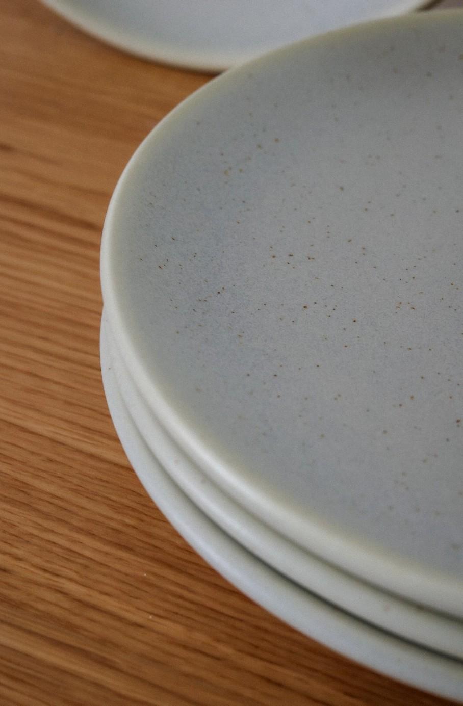 Studio Coupe 21cm Plate - Oyster Glaze