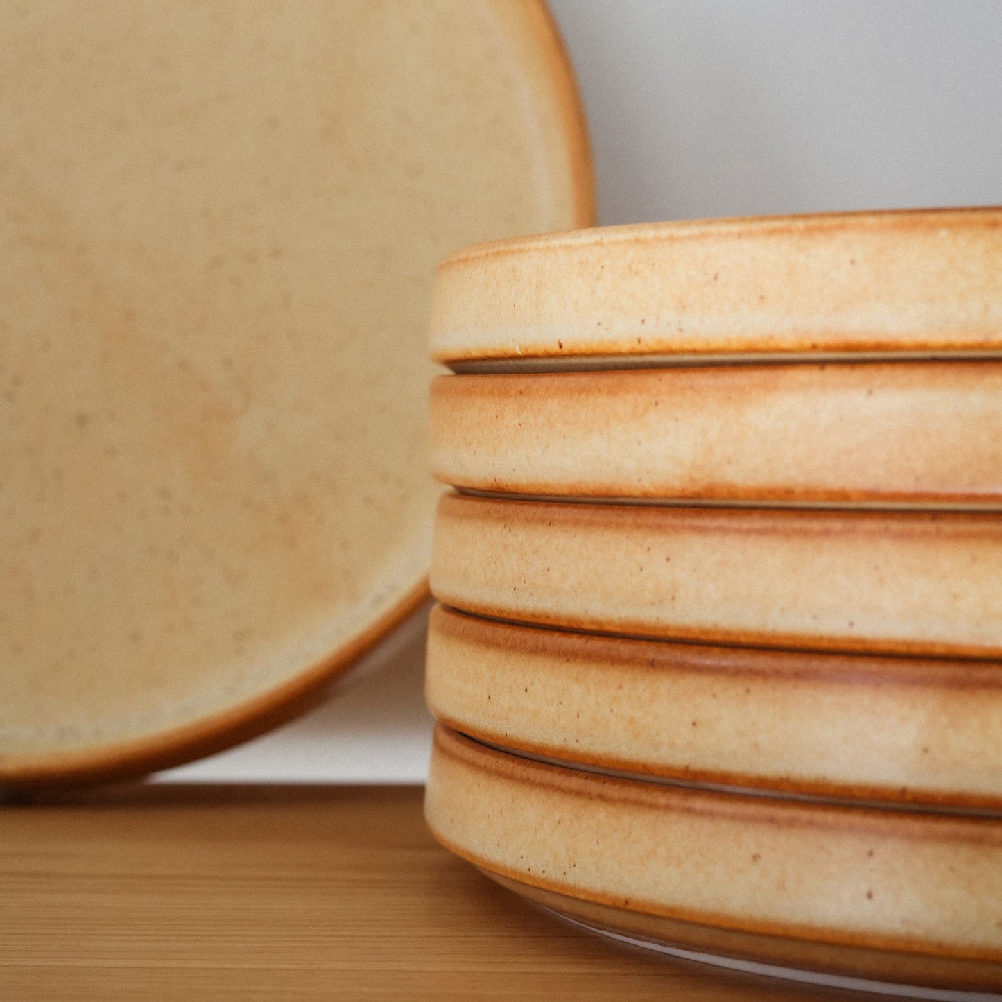 Studio Scandi 24cm Plate - Cinnamon Glaze